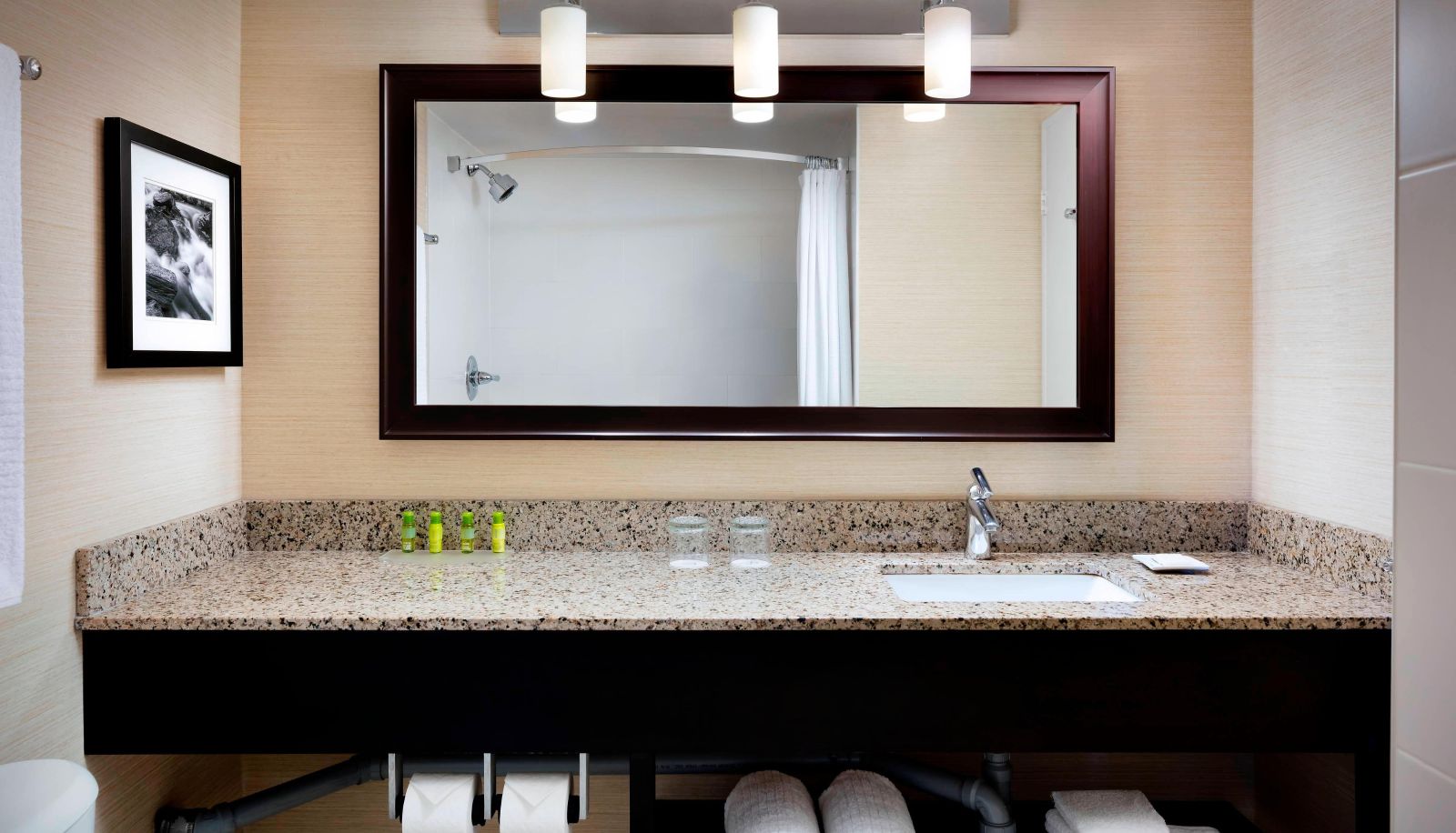 Zimmer - Delta Hotels by Marriott Sault Ste Marie Waterfront Hotel