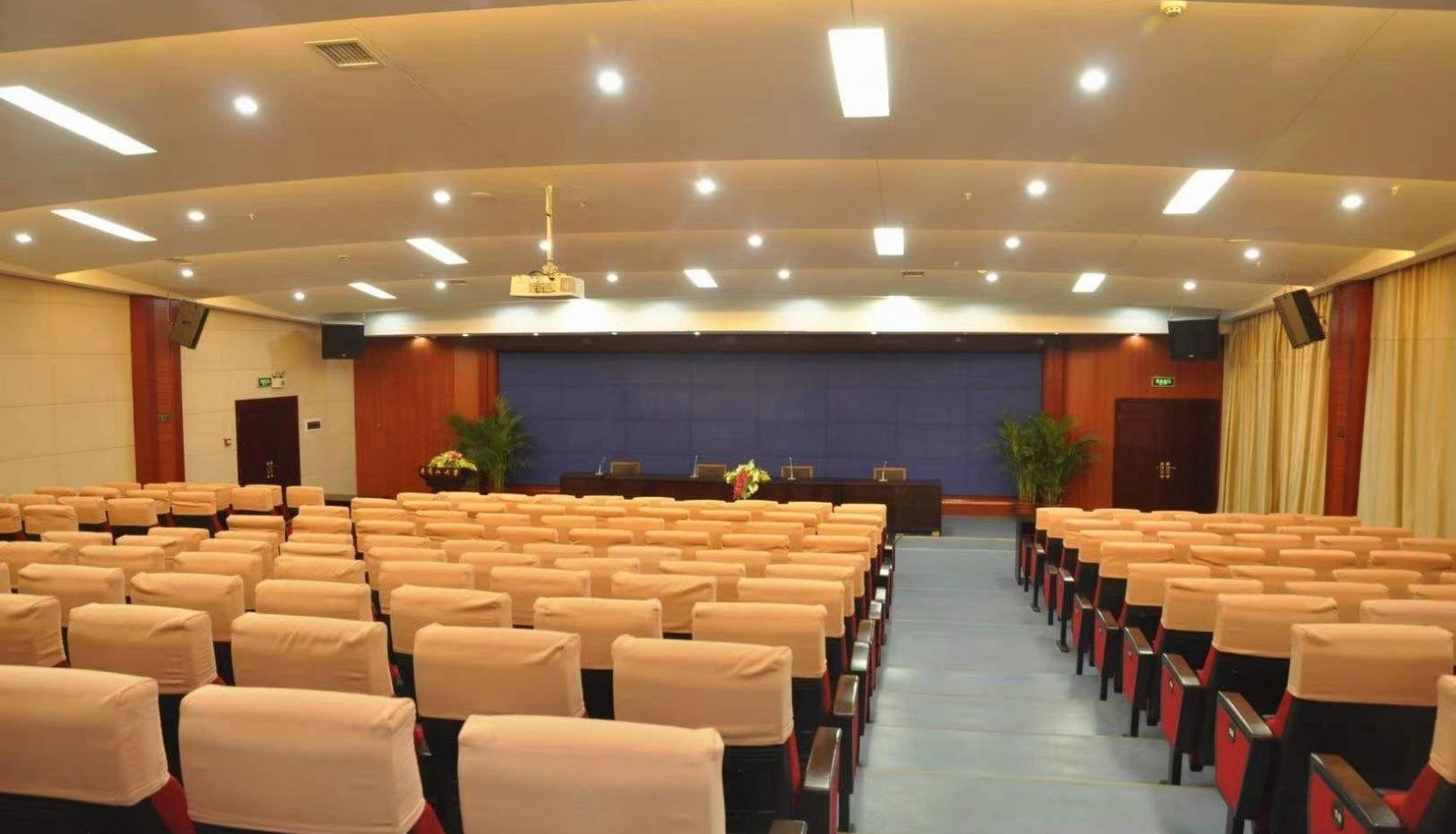 Buitenruimte van het hotel - Academic Exchange Center of Jinggangshan University