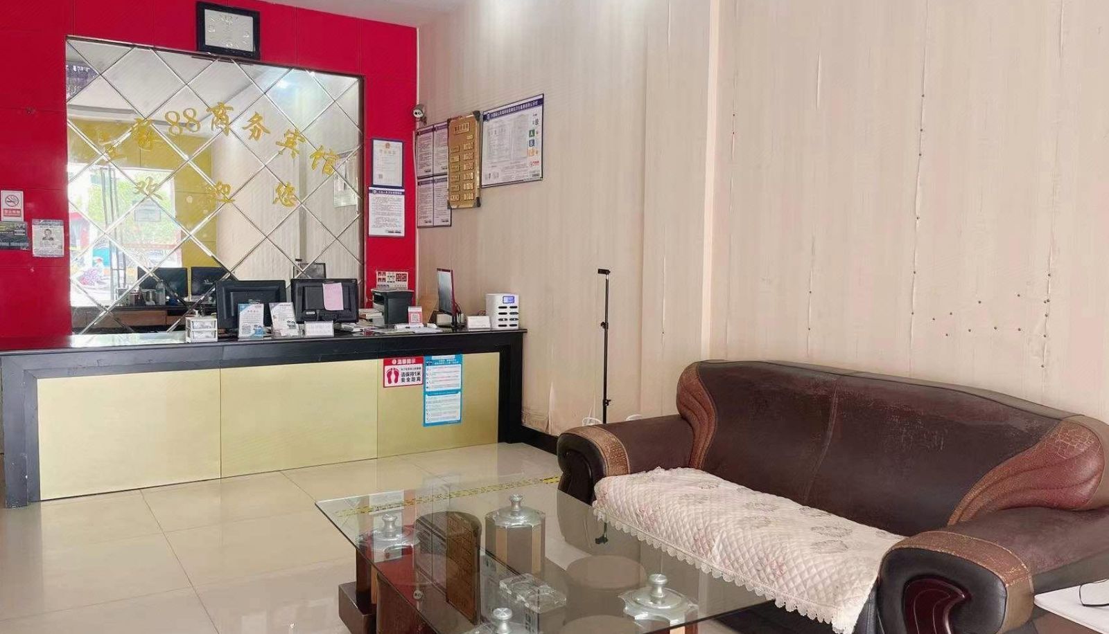 Zewnętrzna część hotelu - Yijia 88 Business Hotel