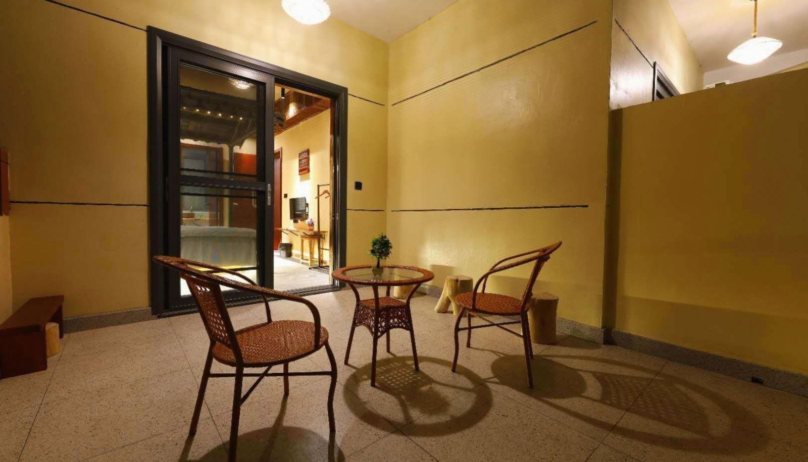 Hotel outdoor area - Heqi Yayuan
