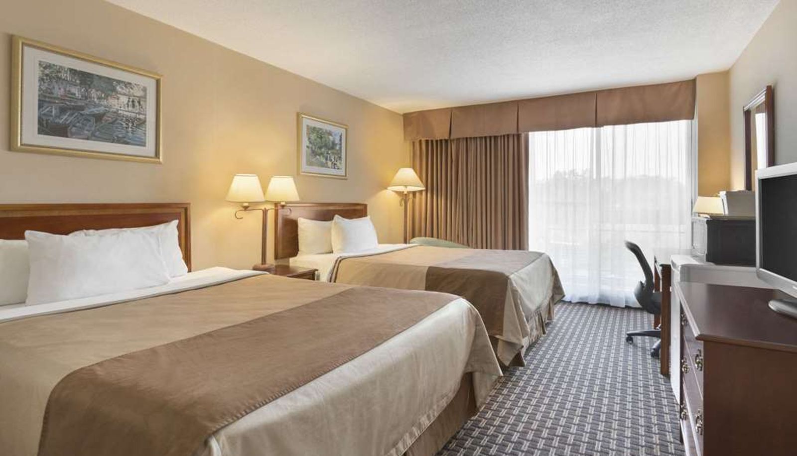 Room - Ramada by Wyndham Belleville Harbourview Conference Centre