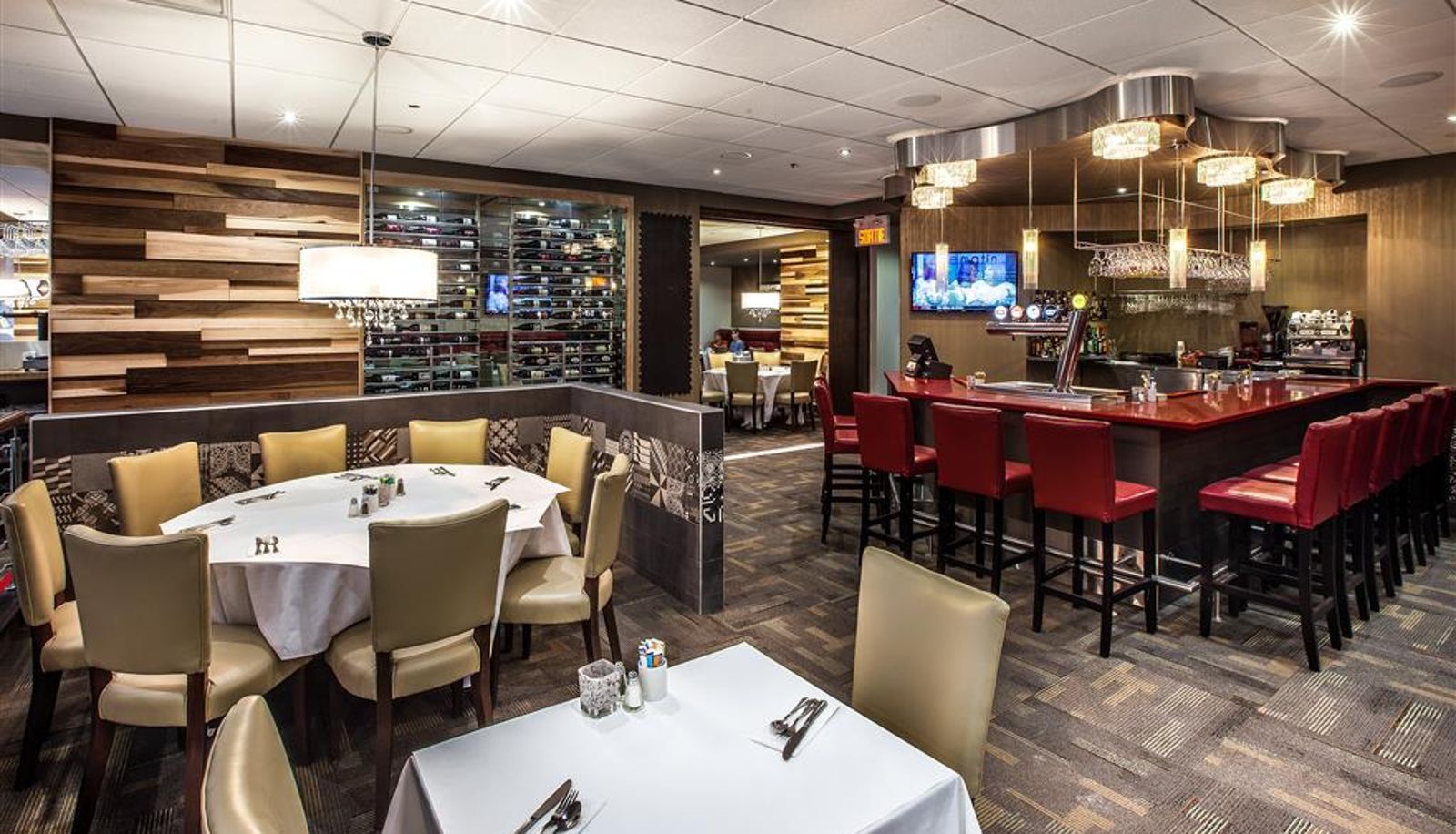 Restaurant - Ambassadeur Hotel Et Suites