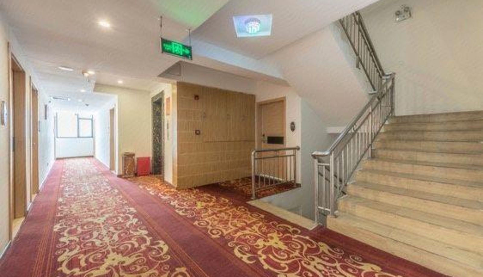 Area esterna dell'hotel - Regal Plaza Hotel