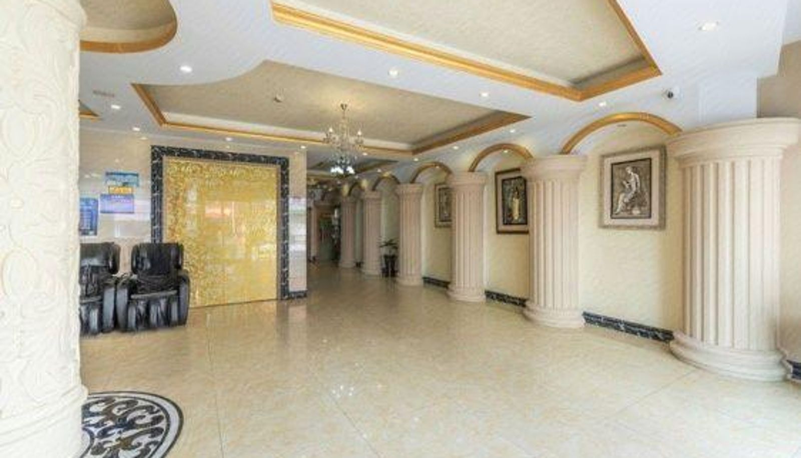 Area esterna dell'hotel - Regal Plaza Hotel