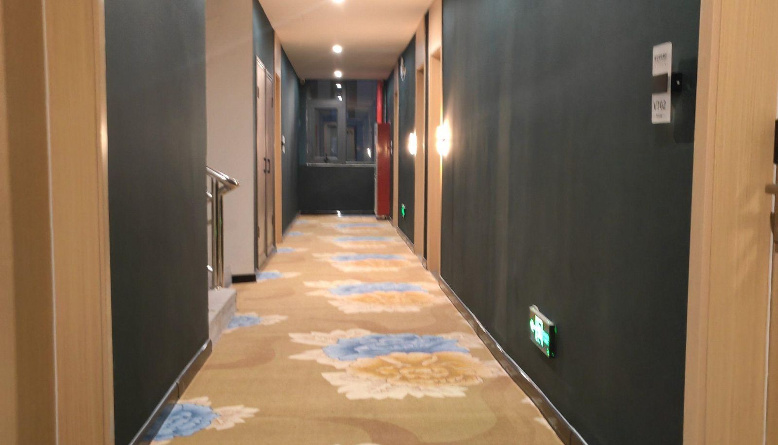 Buitenruimte van het hotel - Star Business Hotel