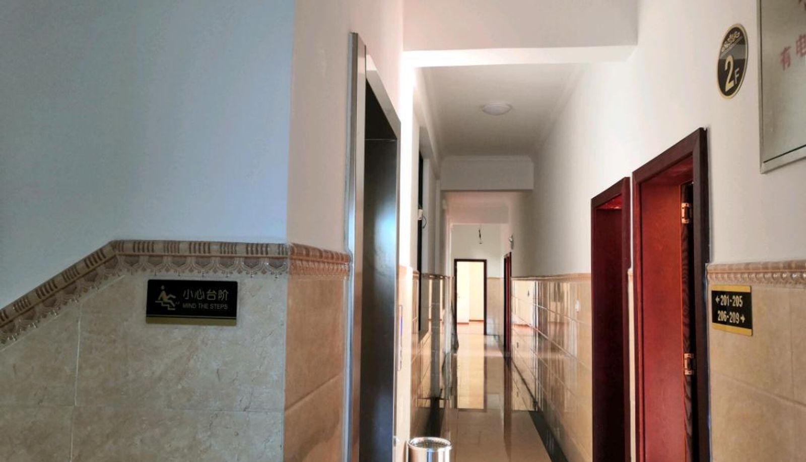 Buitenruimte van het hotel - Tianquan Hotel