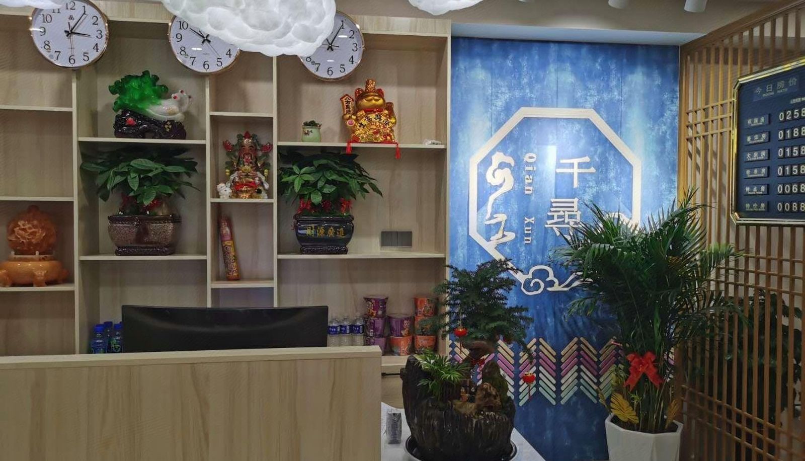 Buitenruimte van het hotel - Qianxun Business Hotel