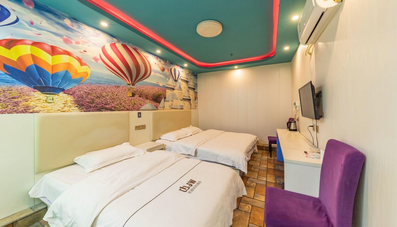 Family room - Boyi Fashion Hotel (Oscar Studios)