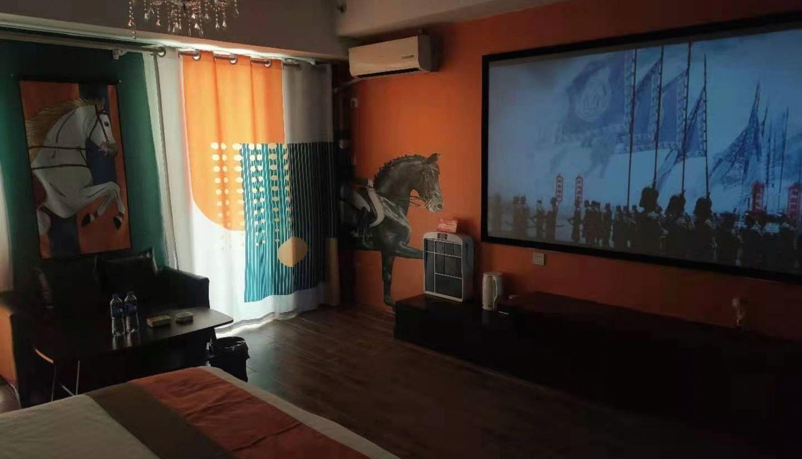 Chambre - Love Poetry Famous Film Watching Hotel
