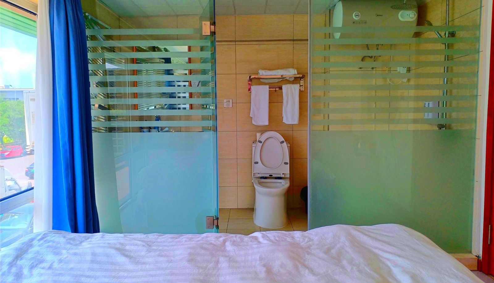 Business room - Hospitality comes to hotels