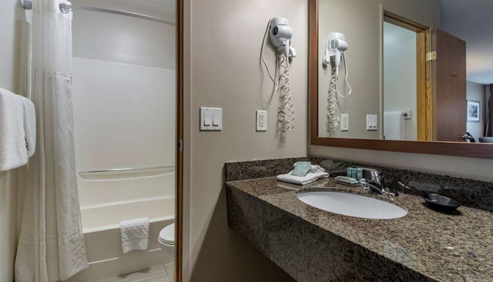 Pokój - SureStay Plus by Best Western Salmon Arm