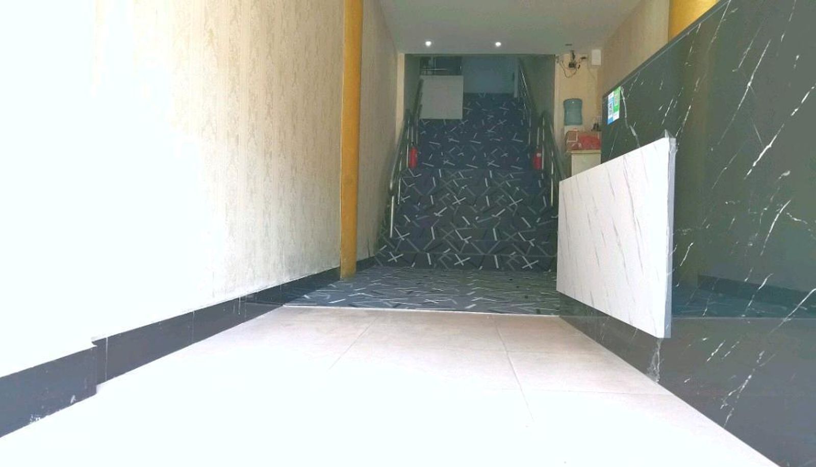 Zewnętrzna część hotelu - Hongyan Hotel (Xunlimen Subway Station Store on Jianghan Road)