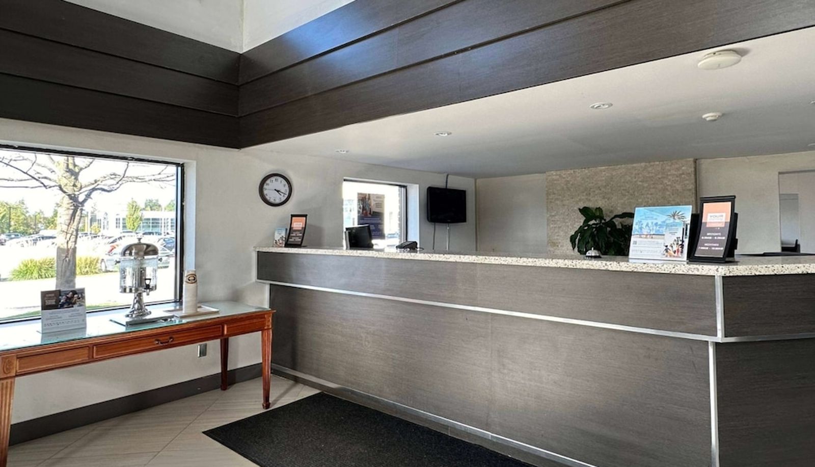 Lobby - Travelodge by Wyndham Welland