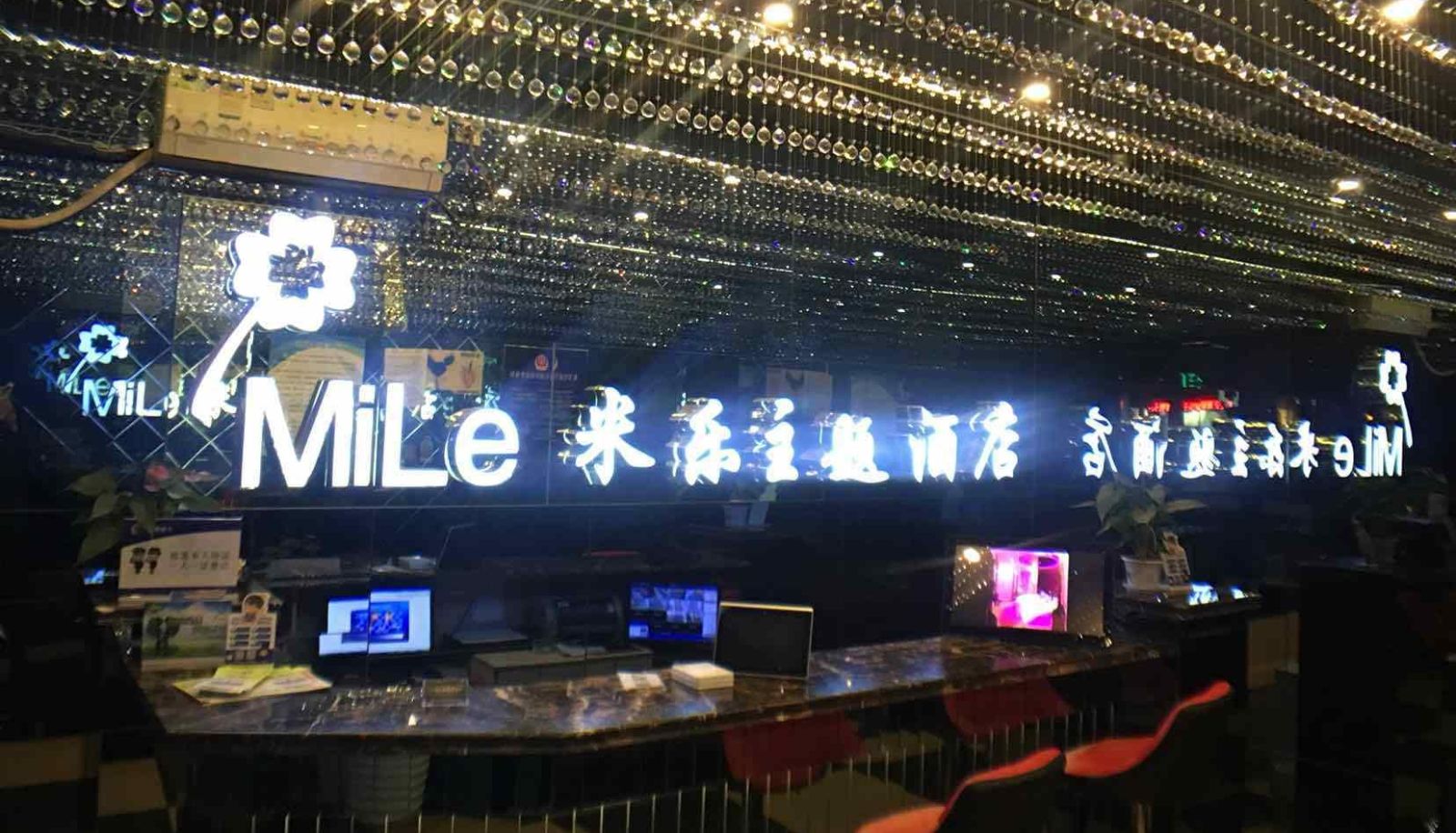 Extérieur de l'hôtel - Mile Hotel (Jos Subway Station Store)