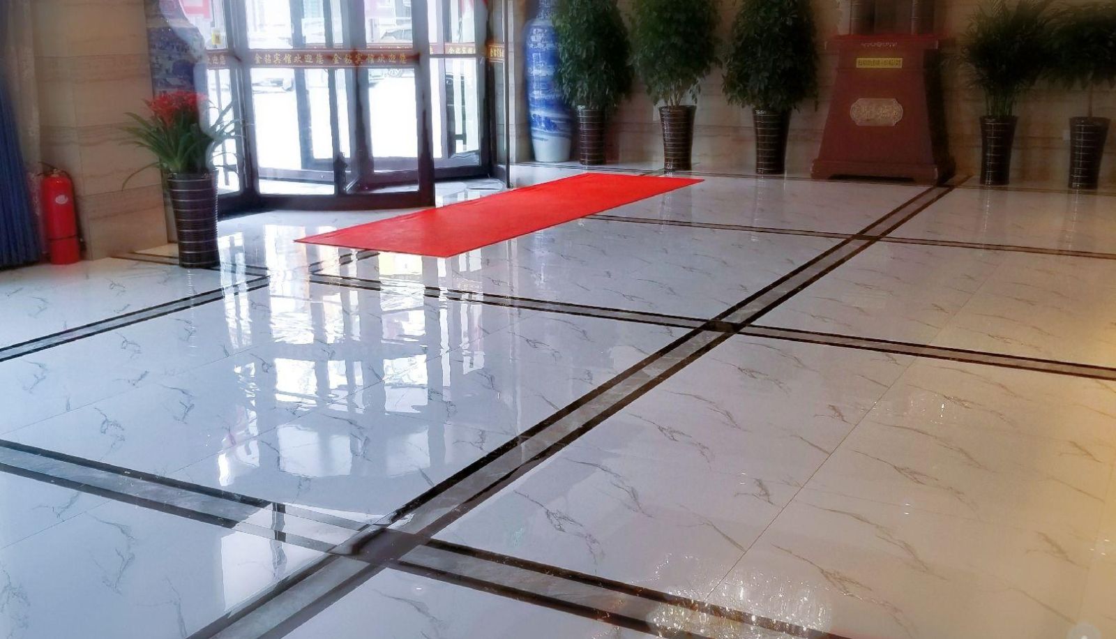 Zona exterior del hotel - Golden Diamond Business Hotel