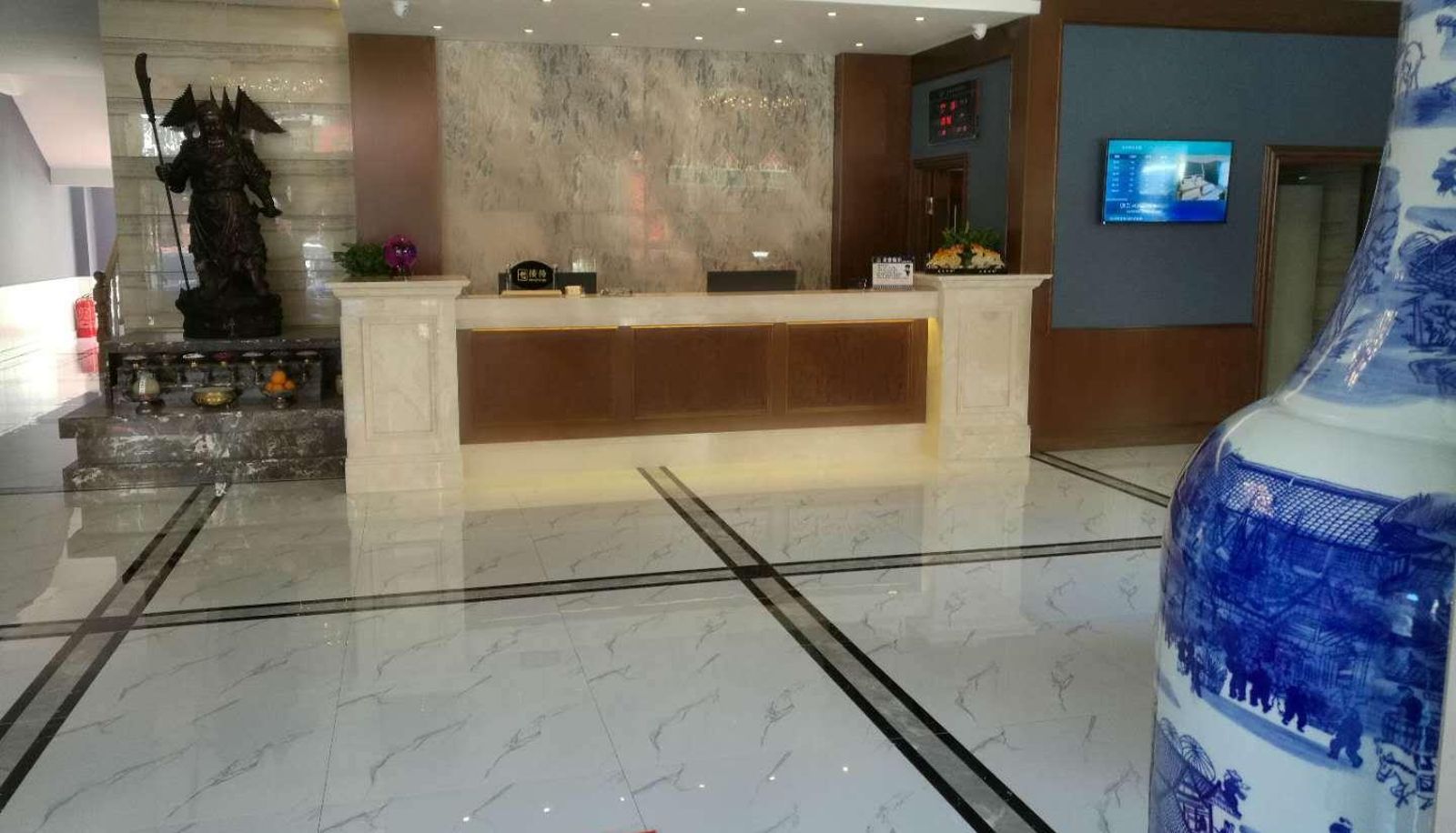 Zona exterior del hotel - Golden Diamond Business Hotel