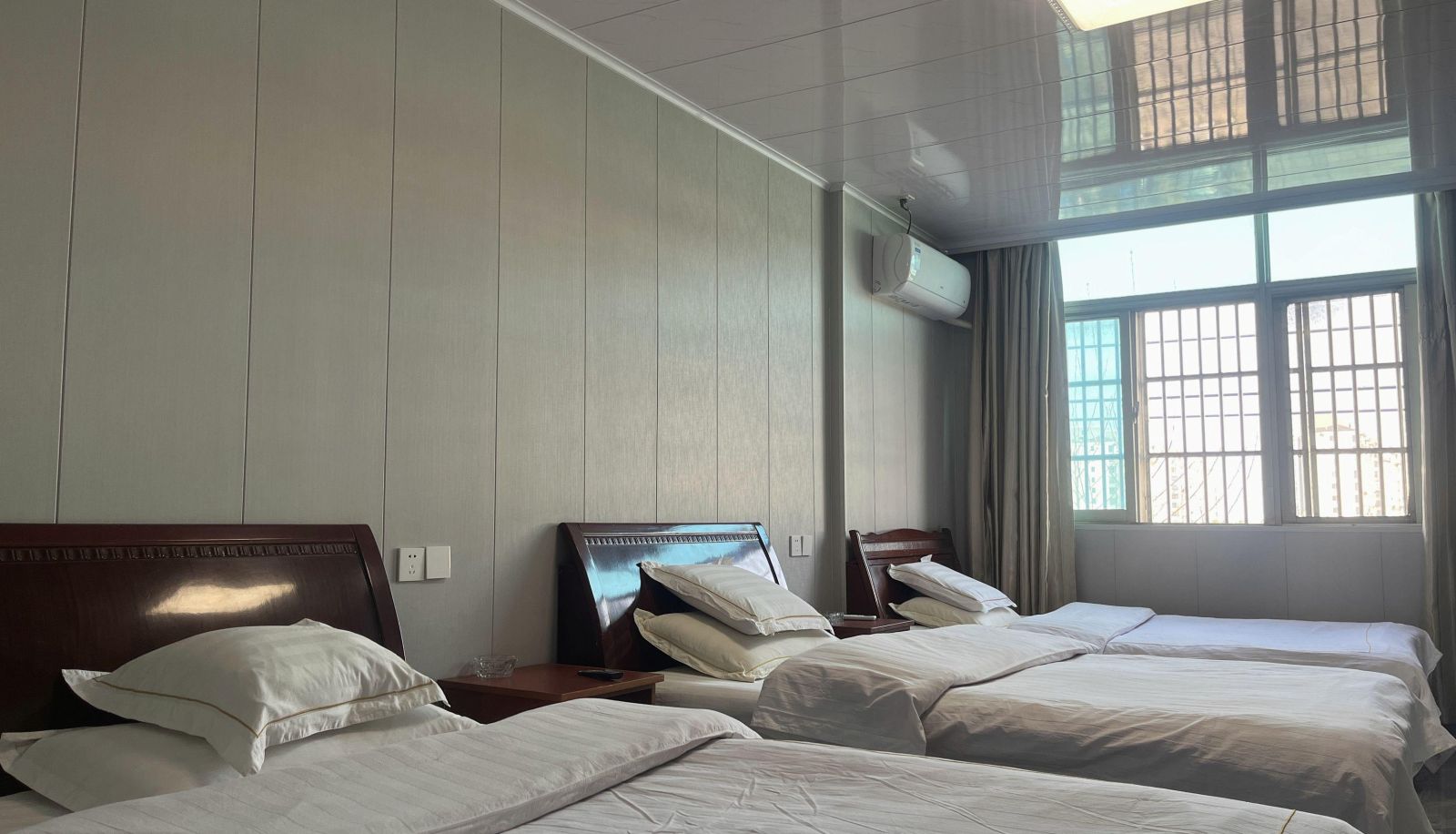 Zimmer - Shuyi Room (formerly Jinyi Room)