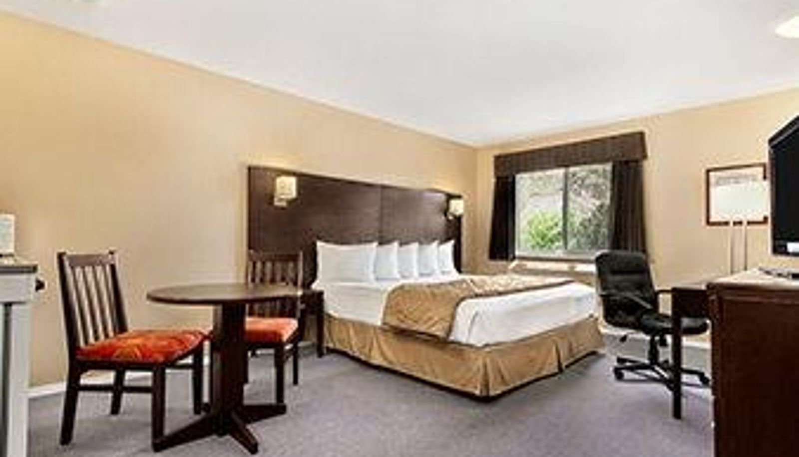 Zimmer - Super 8 by Wyndham West Kelowna BC