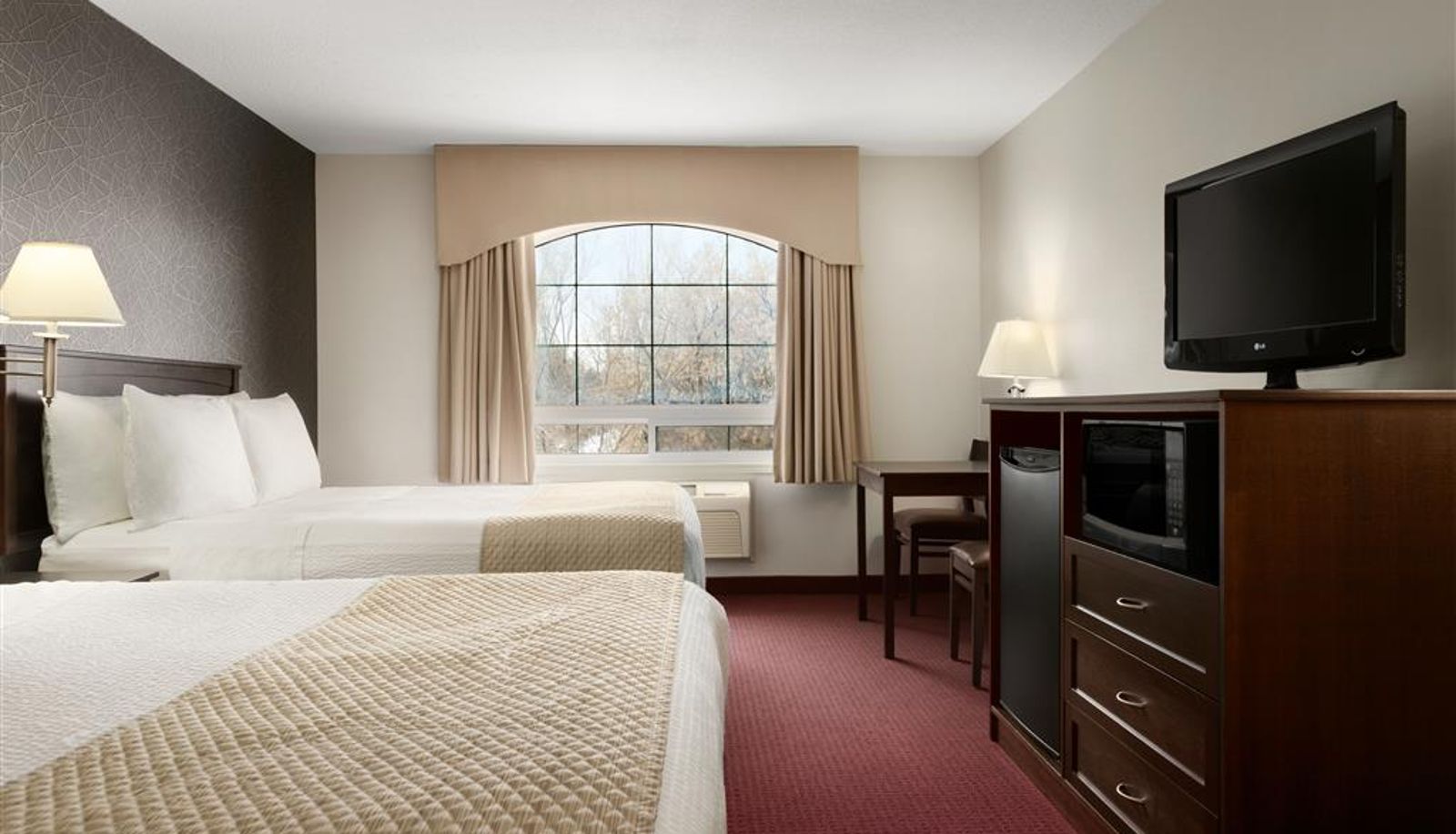 Zimmer - Days Inn & Suites by Wyndham Brandon