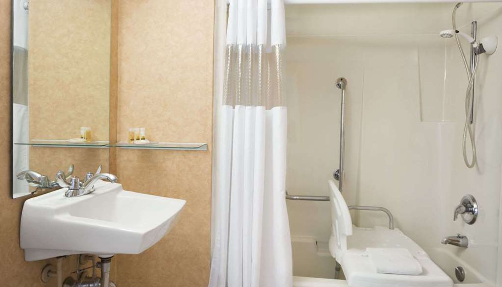 Zimmer - Days Inn by Wyndham Brantford
