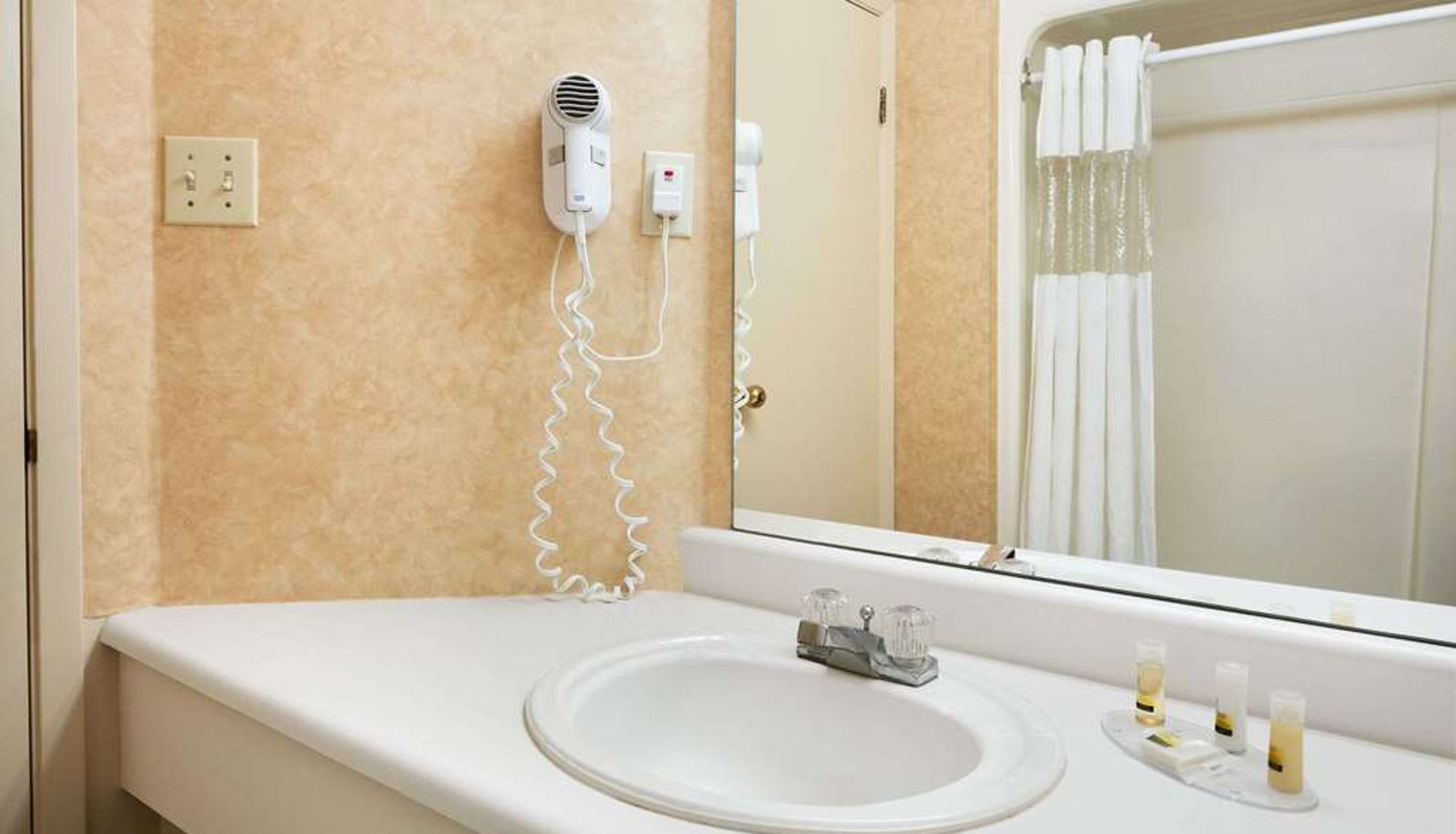 Zimmer - Days Inn by Wyndham Brantford