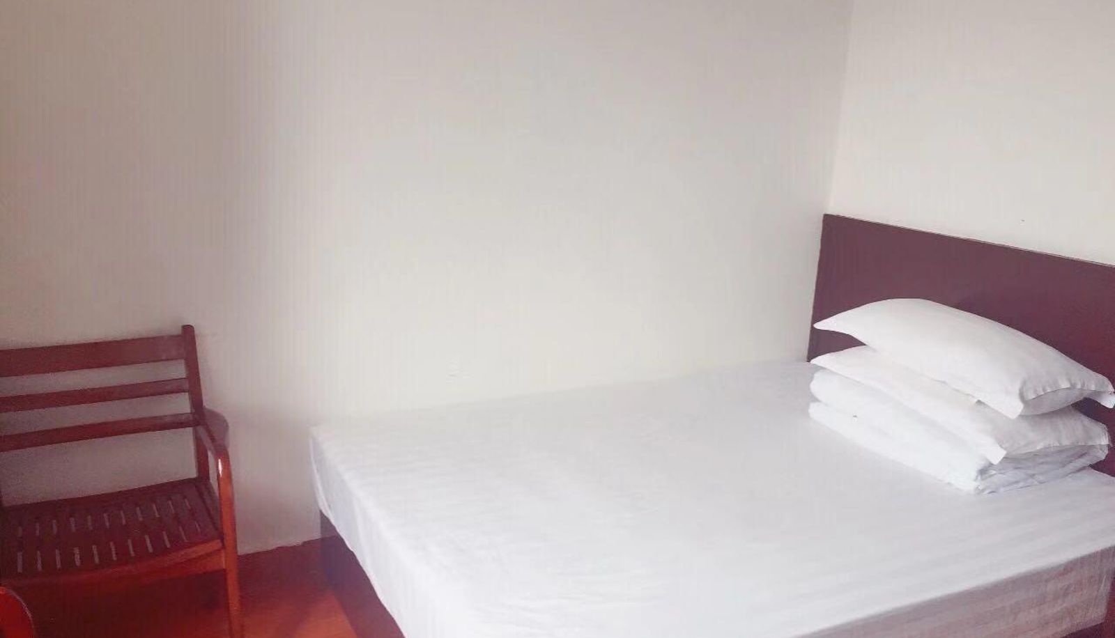 Camera - Yihong Guest Room