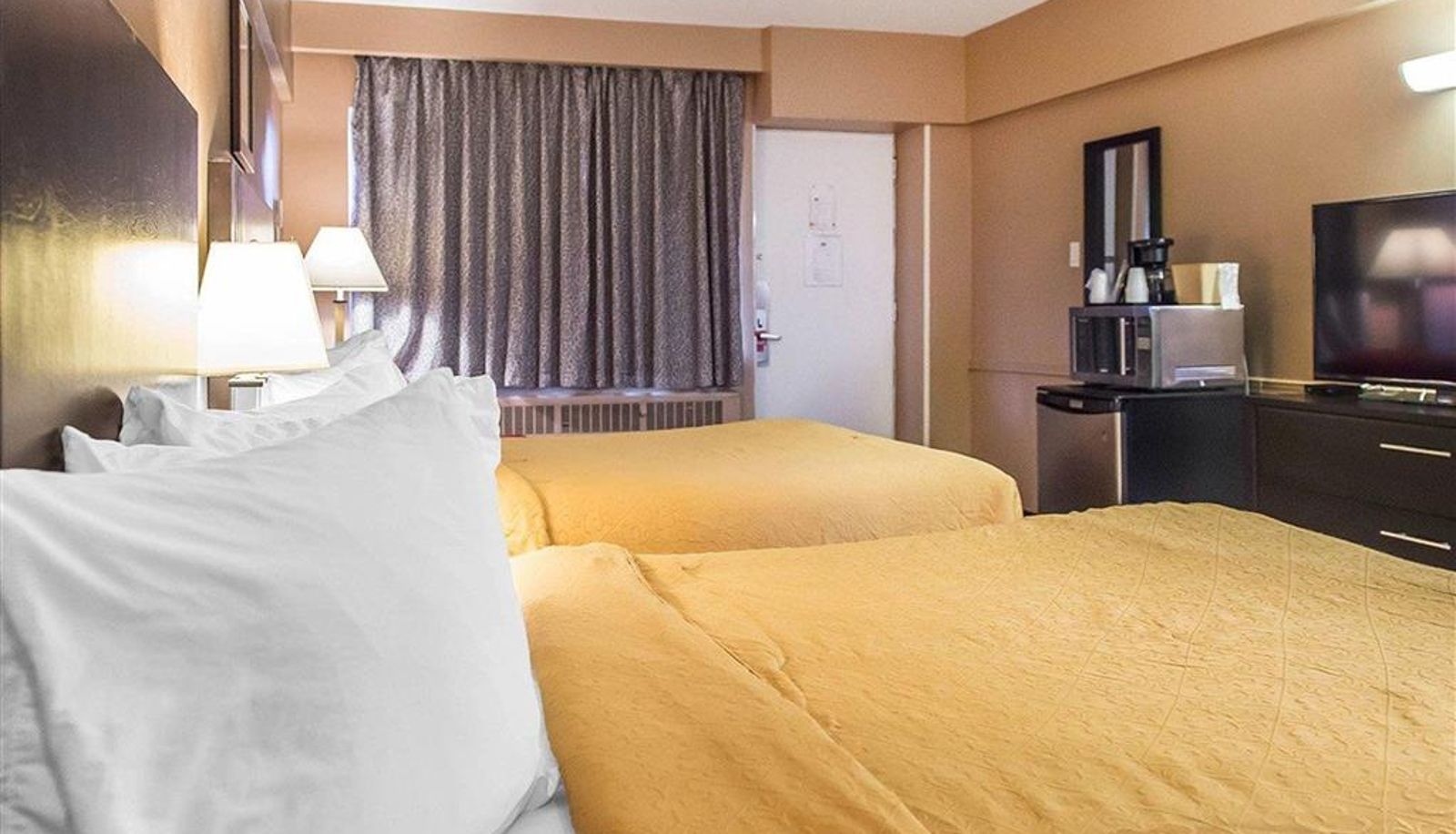 Room - Econo Lodge Downtown