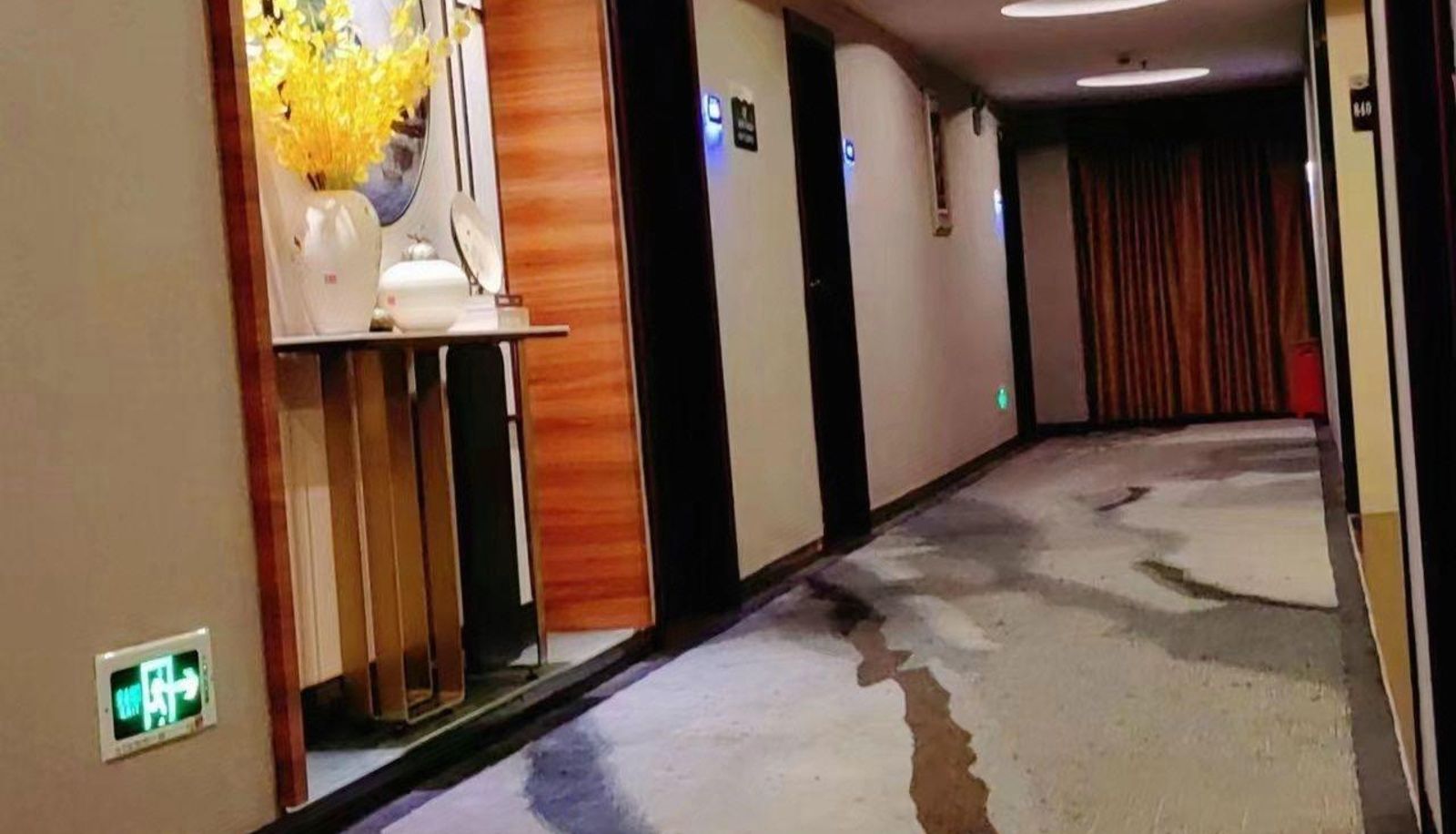 Zewnętrzna część hotelu - Yinhai Business Hotel (Qingyuan Shijiao Branch)
