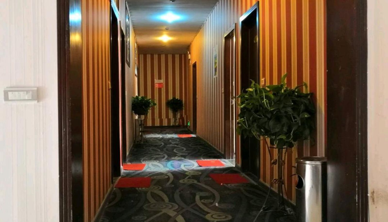 Zewnętrzna część hotelu - Runhao Hotel (Changshou Bus Terminal Store)