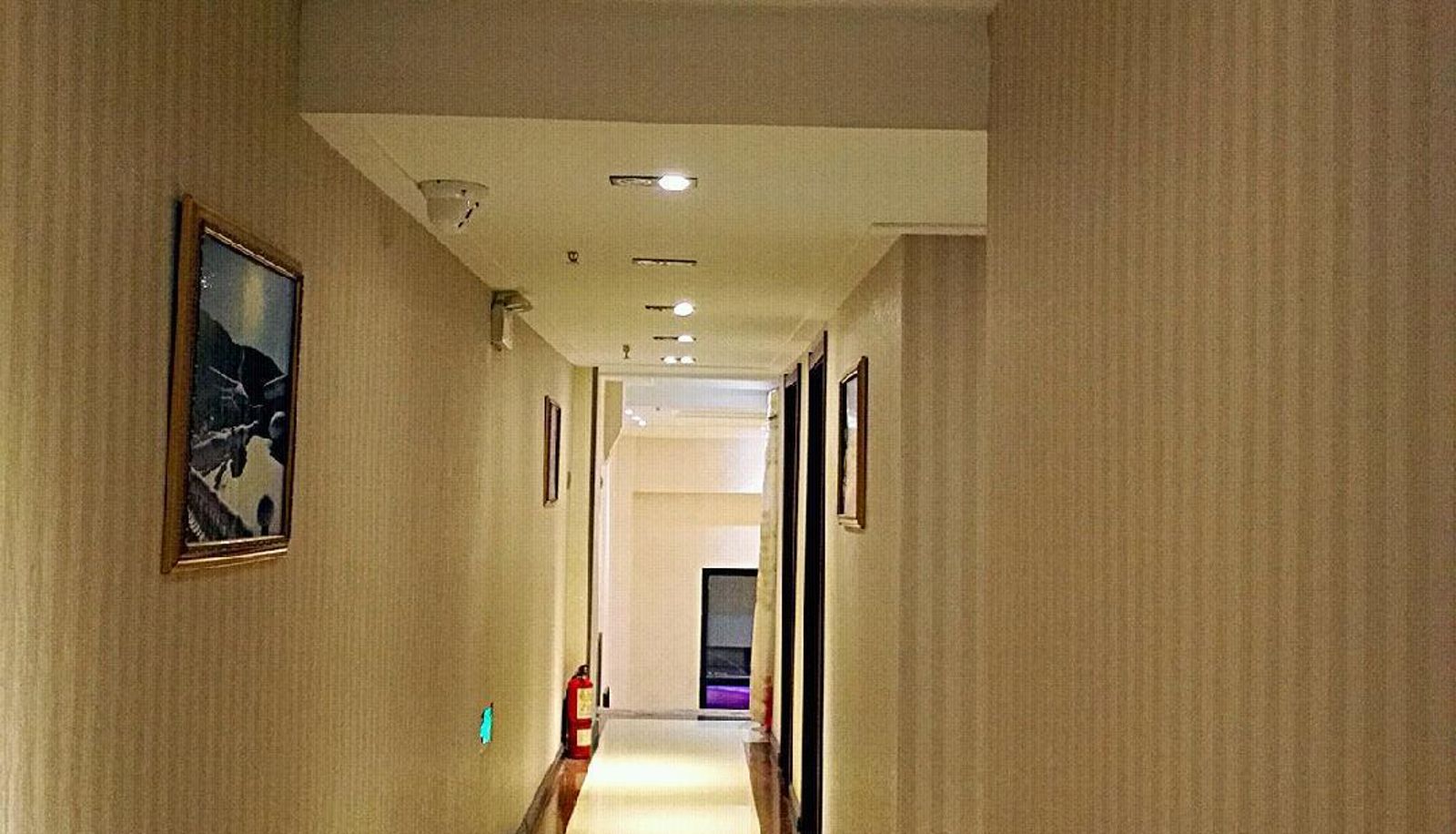 Hotel outdoor area - Xiaoyou Aston Hotel (Haxi Wanda Branch of West Railway Station)