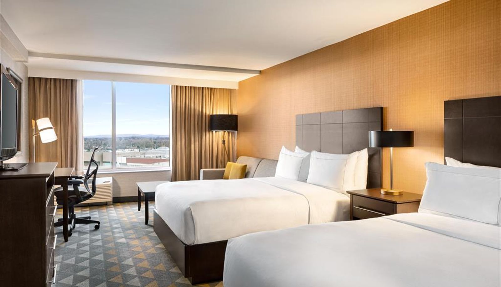 Room - DoubleTree by Hilton Pointe Claire Montreal Airport West
