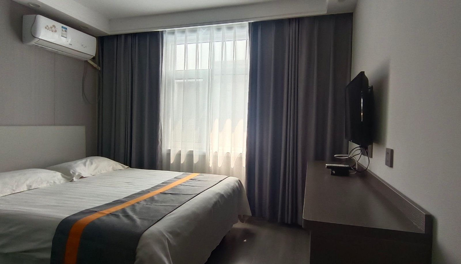 Zimmer - Yiguang Hotel (Luquan Tongye Outlet Store)