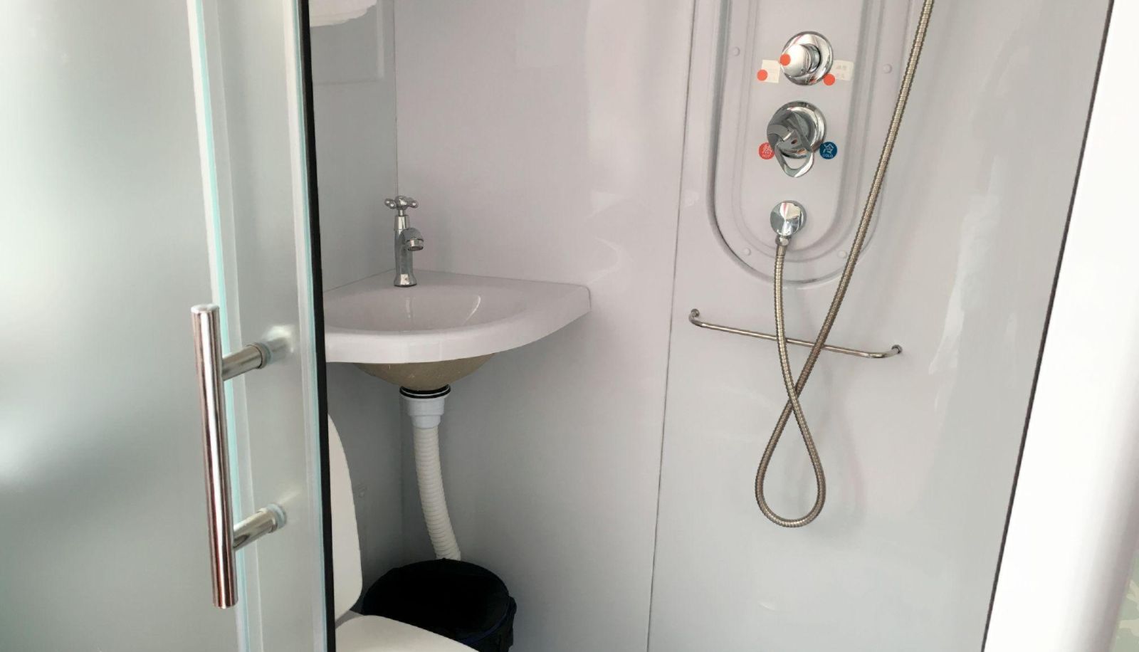 Zewnętrzna część hotelu - Youth Business Hotel