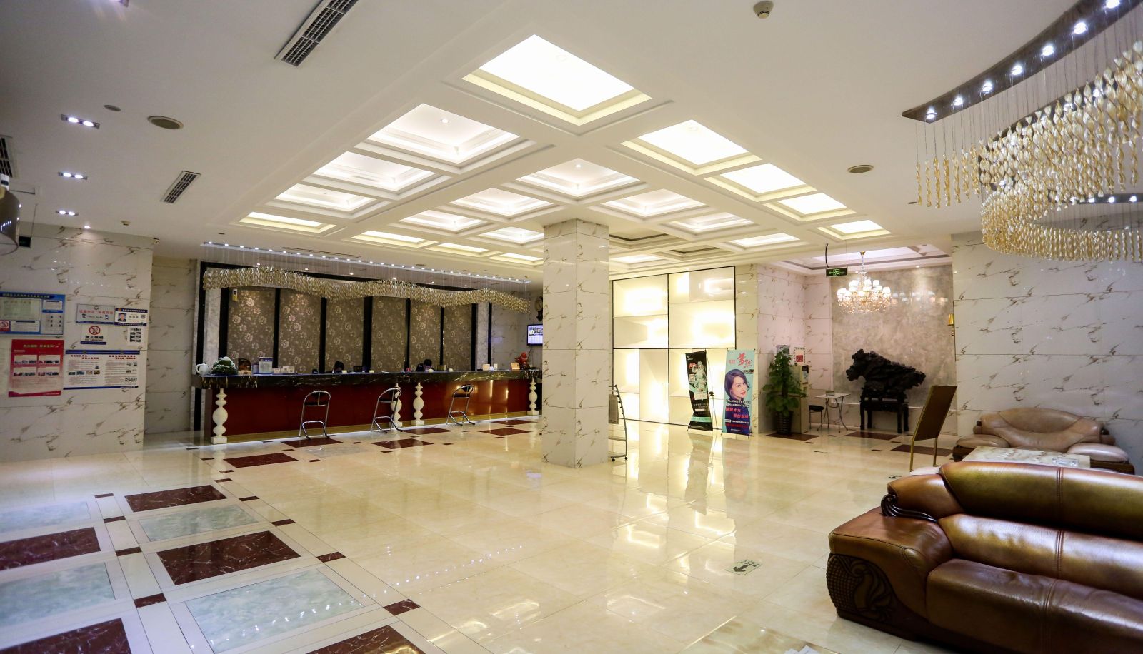 Zewnętrzna część hotelu - Longhao Hotel (bullet train station store)