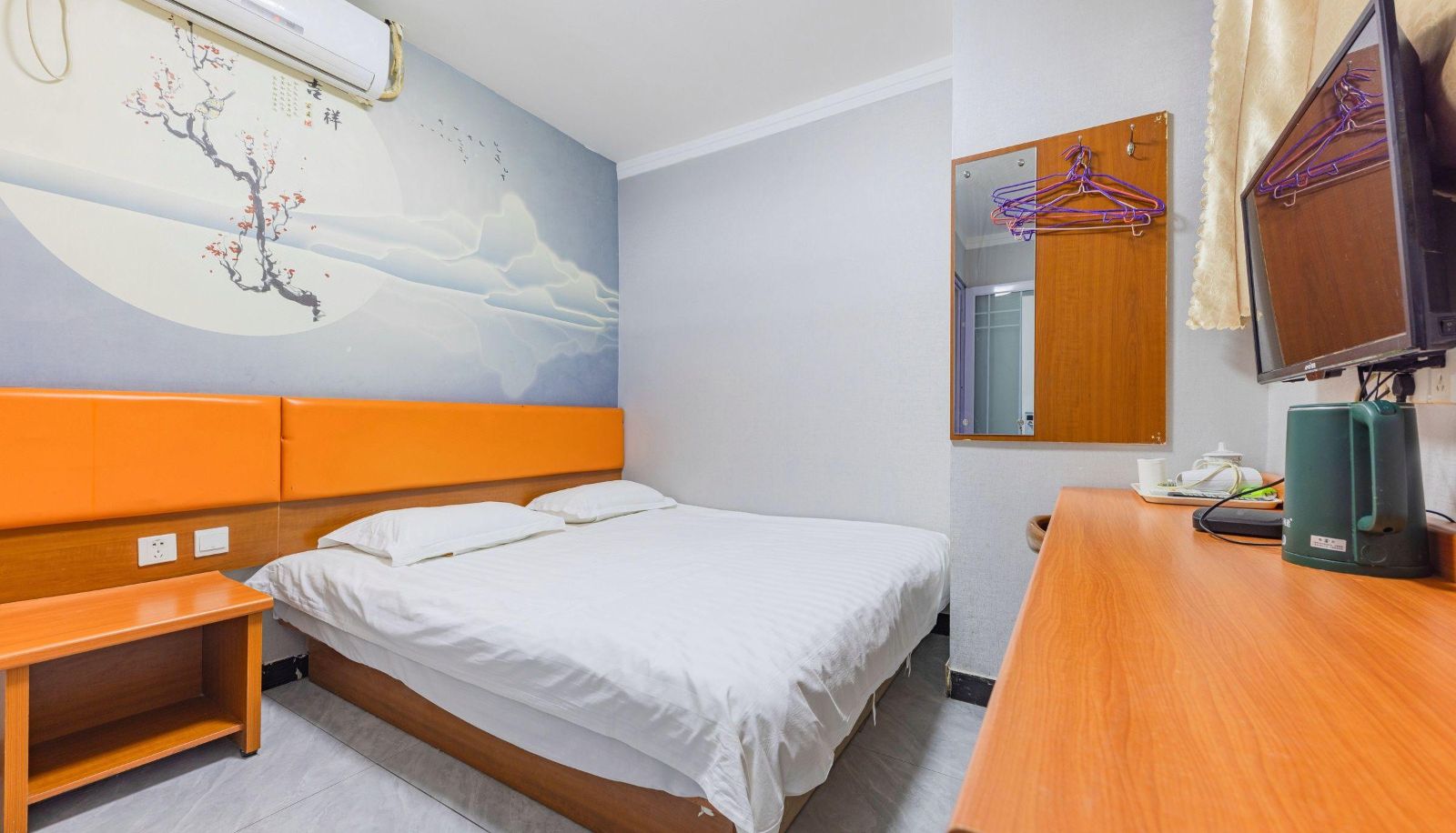 Camera business - Urban MINI · Selected Chain Hotel (Jinan Baotu Spring Furong Street Branch)