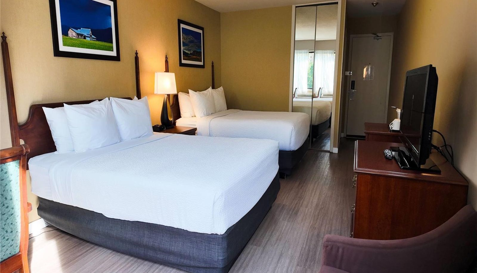 Zimmer - Ramada by Wyndham Kelowna Hotel & Conference Center