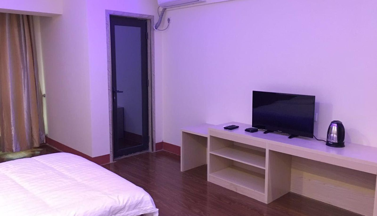 Business room - Lakeside Guesthouse