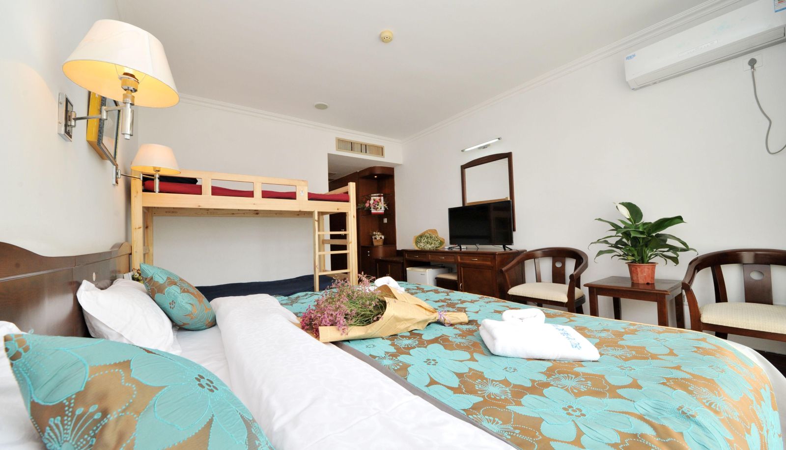 Room with balcony - Guancanghai Resort