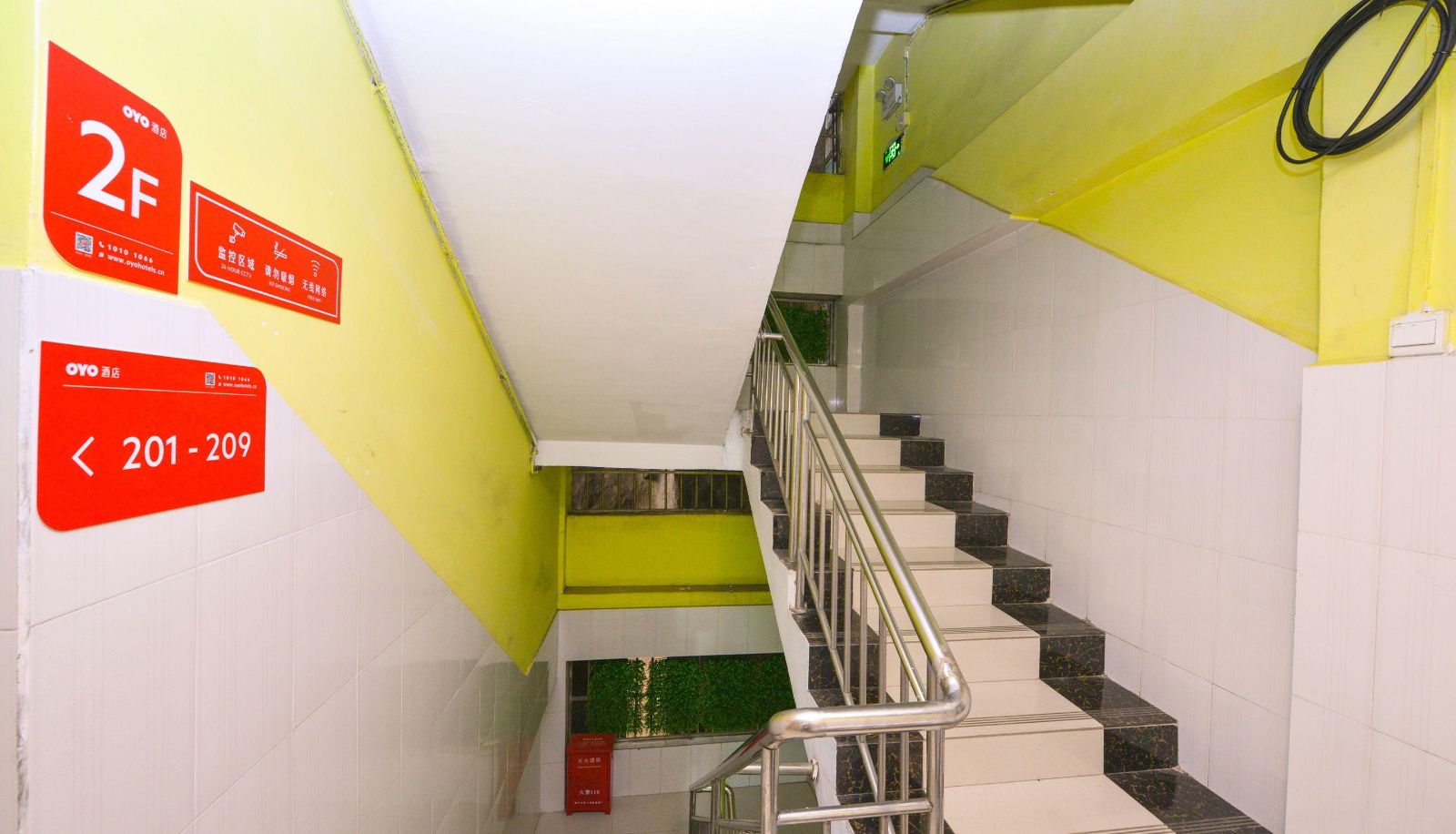 Zewnętrzna część hotelu - Warm Hotel (Guangxi University Store)