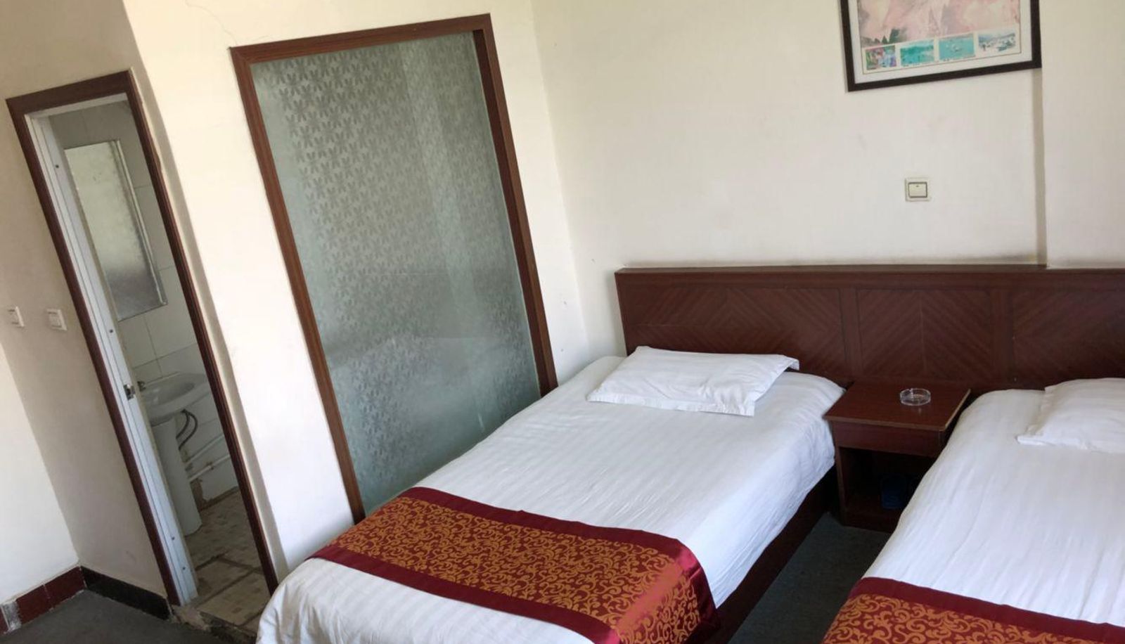 Camera - Hongri Business Hotel (Yishui County Third Middle School Store)