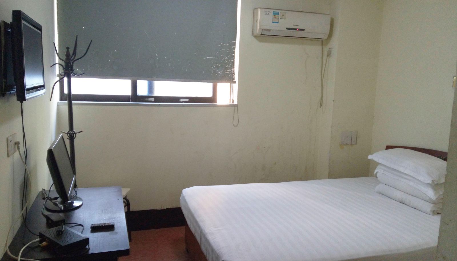 Room - Railway Network Hotel