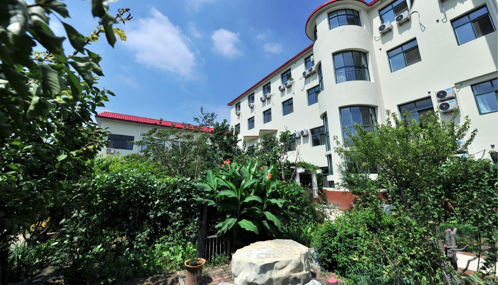 Buitenruimte van het hotel - Sunshine Hotel (Chaoyang Road Branch)