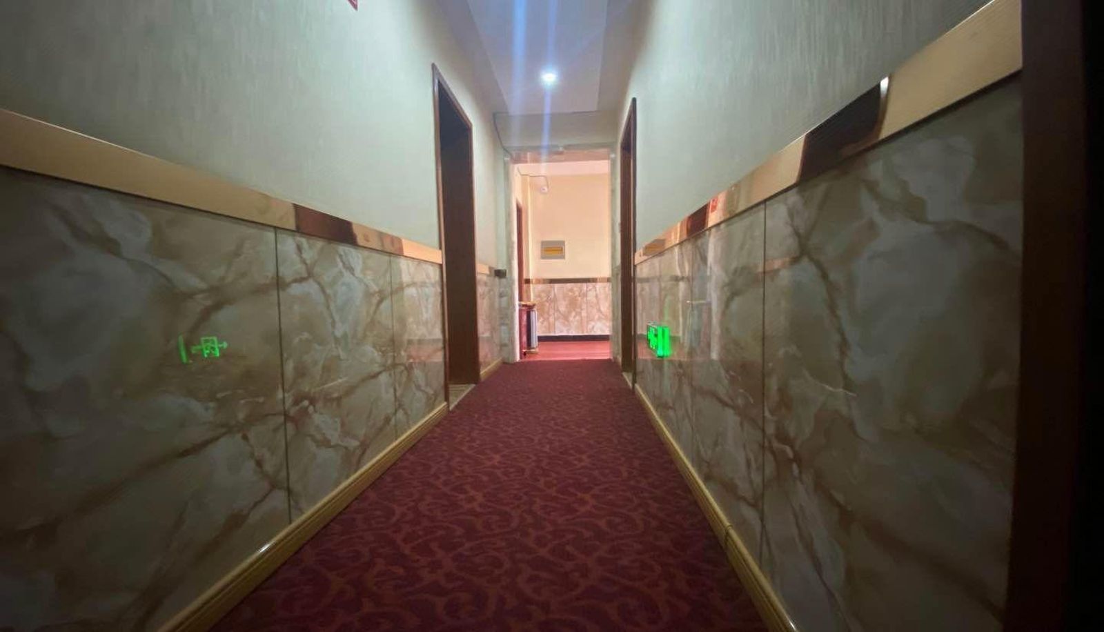 Area esterna dell'hotel - Yaxuan Business Hotel