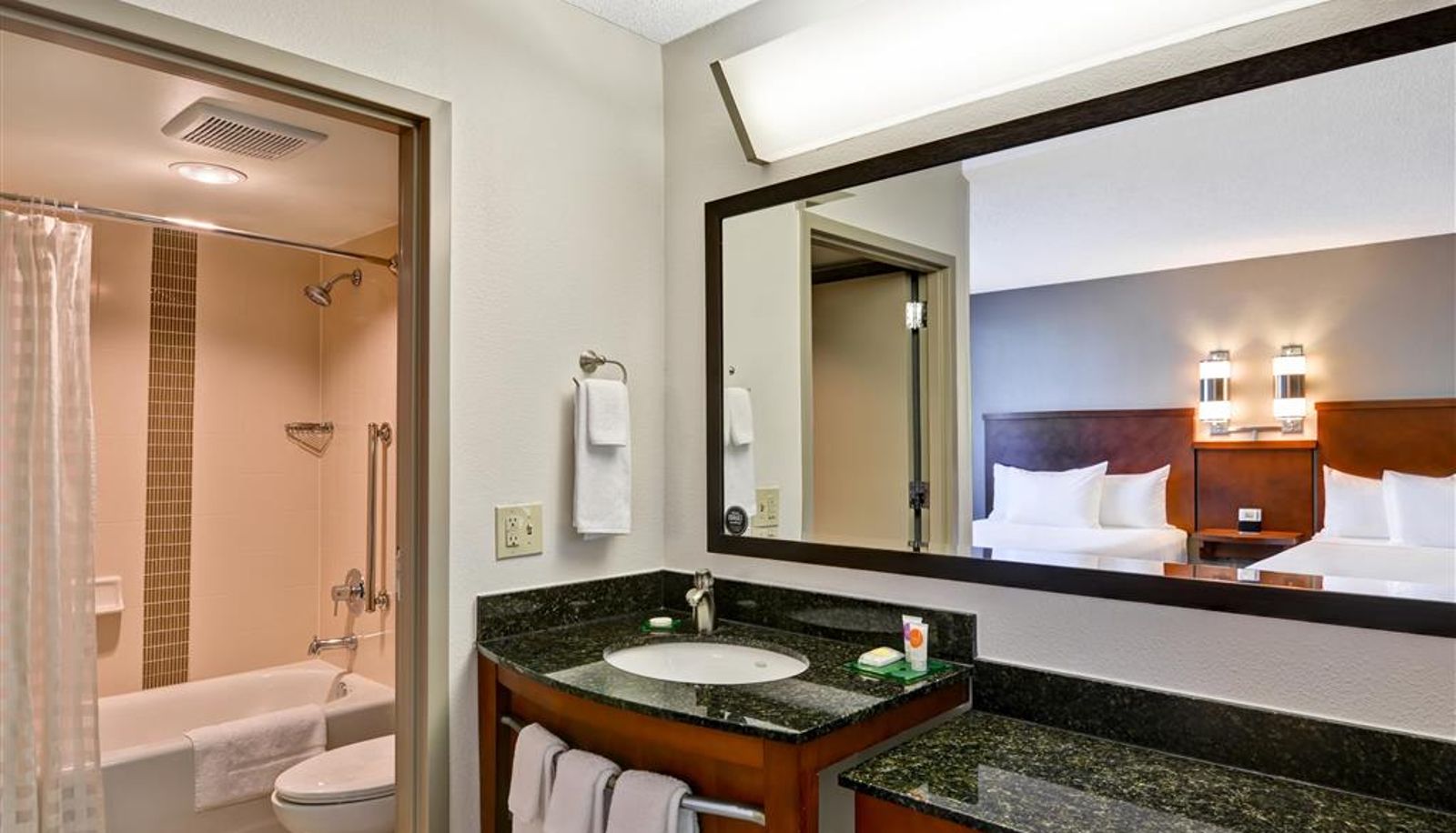 Camera - Hyatt Place Memphis Wolfchase Galleria