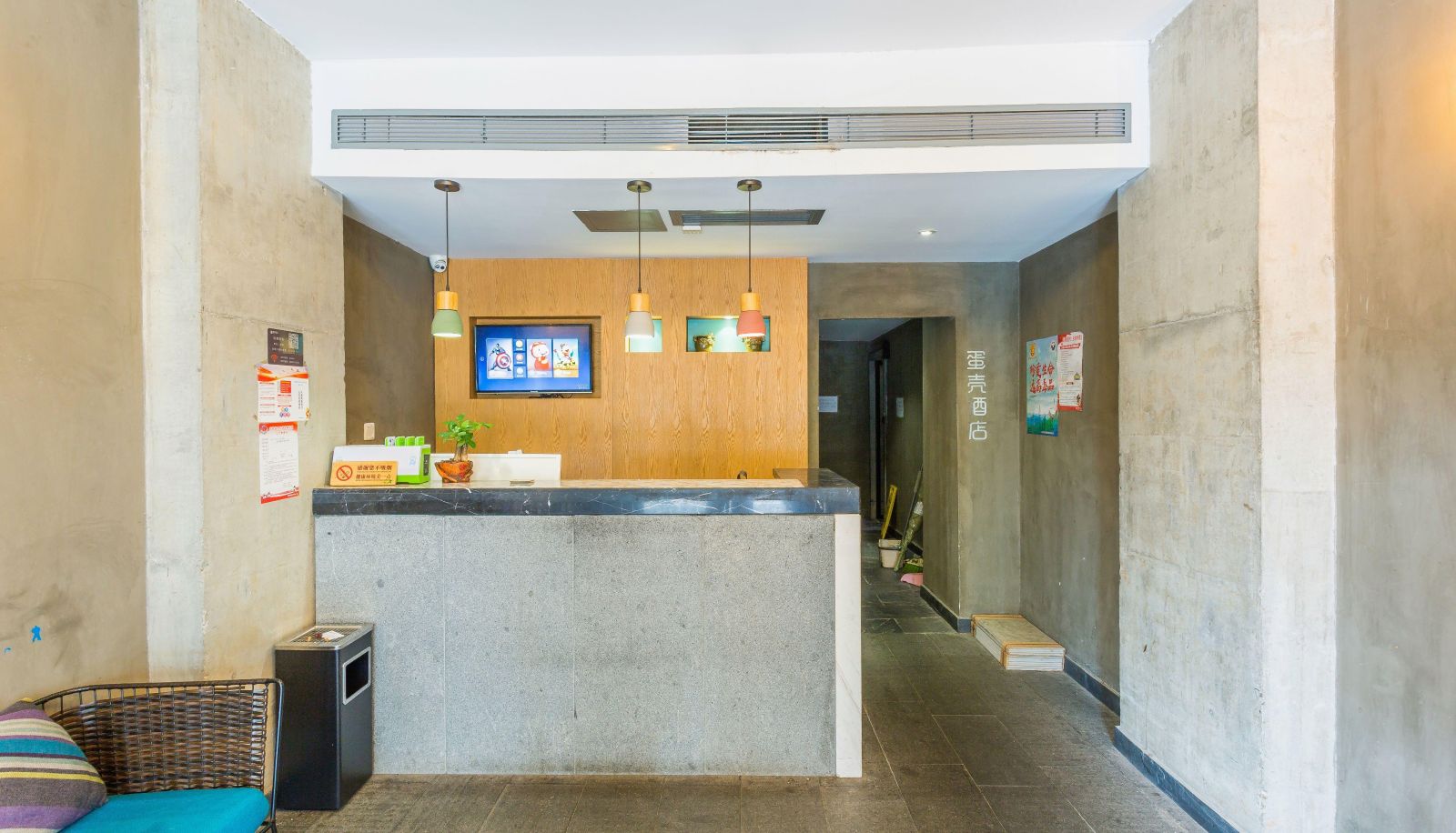 Area esterna dell'hotel - Eggshell Hotel