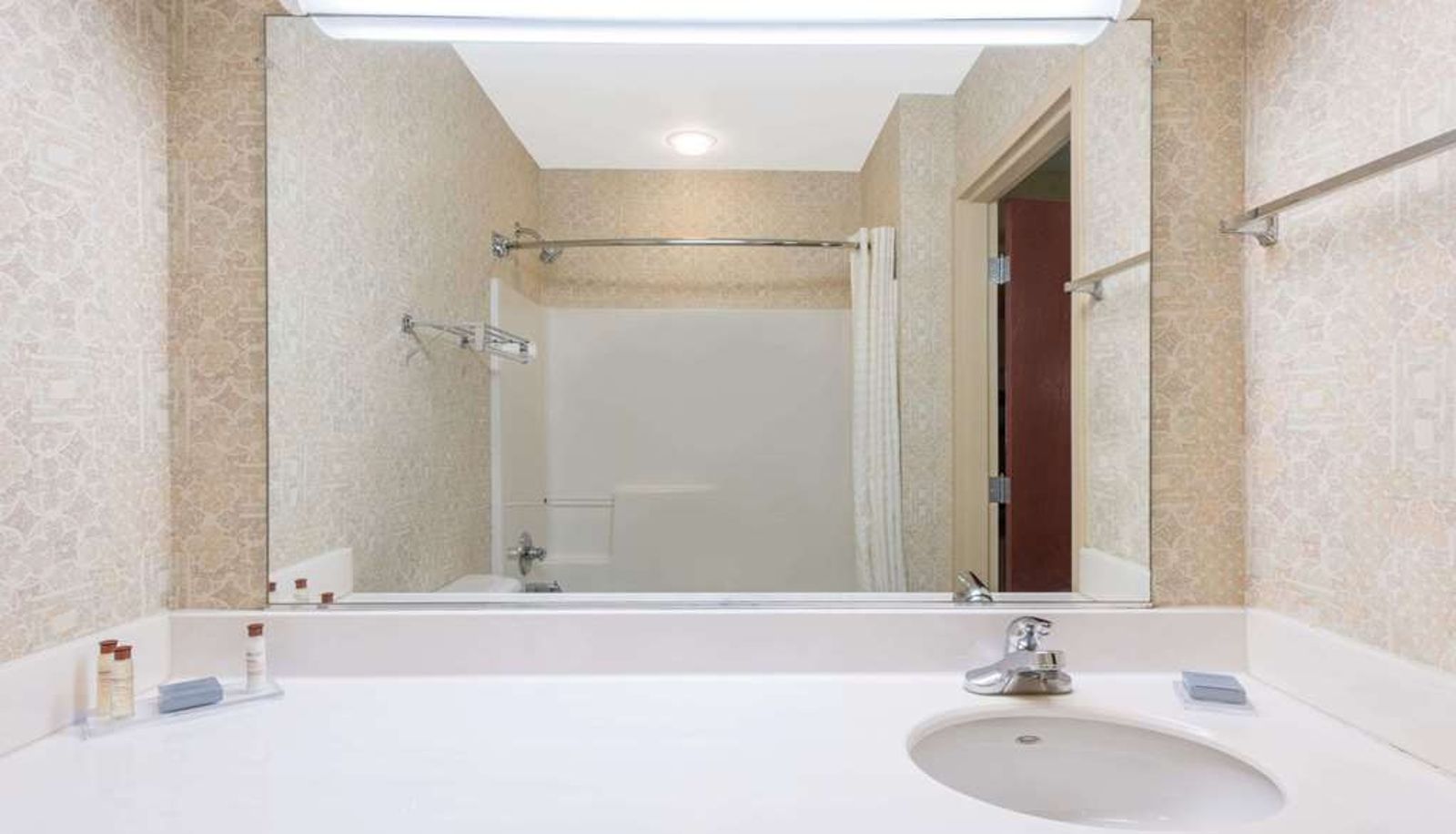 Room - Hawthorn Suites by Wyndham Lancaster