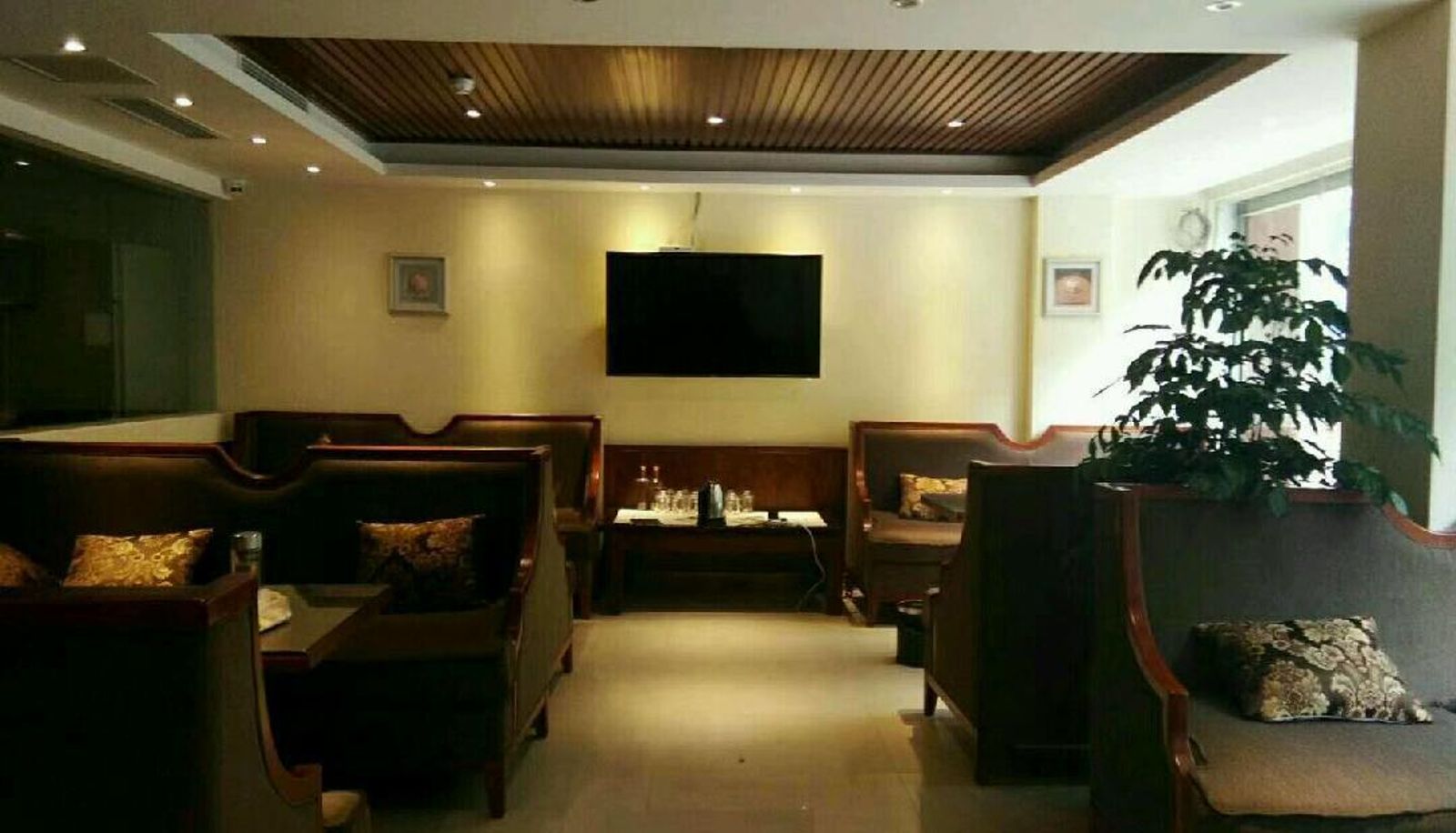Area esterna dell'hotel - Pu'e Holiday Hotel