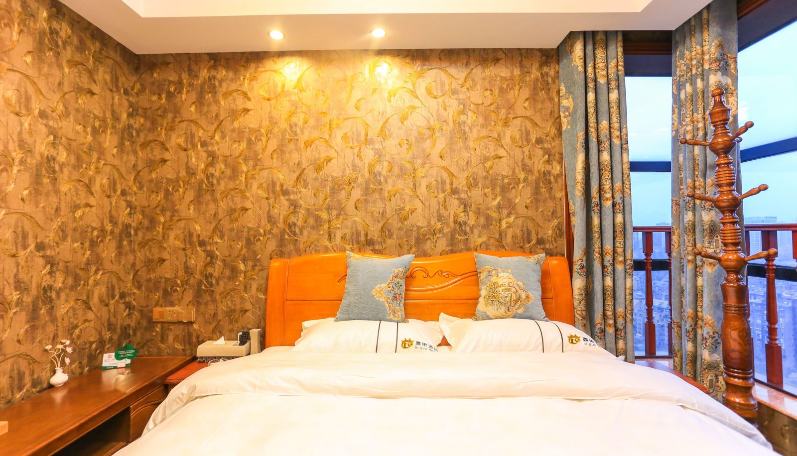 Camera business - Luguo High Altitude Viewing Hotel (Jinyang South Road Subway Station Store)
