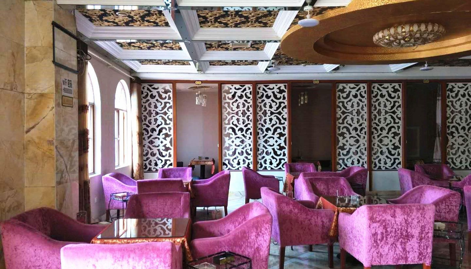 Hotel outdoor area - Ruifeng Business Hotel (Panda Paradise Store)