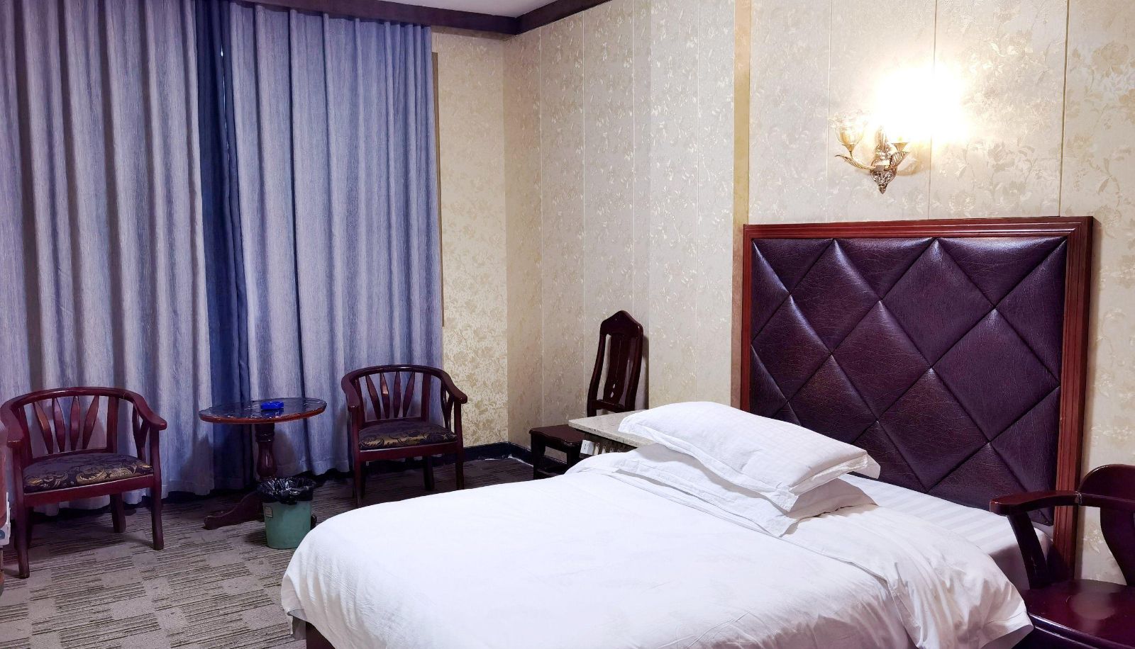 Chambre - Jinhui Business Hotel (Dahan Pedestrian Street Branch)